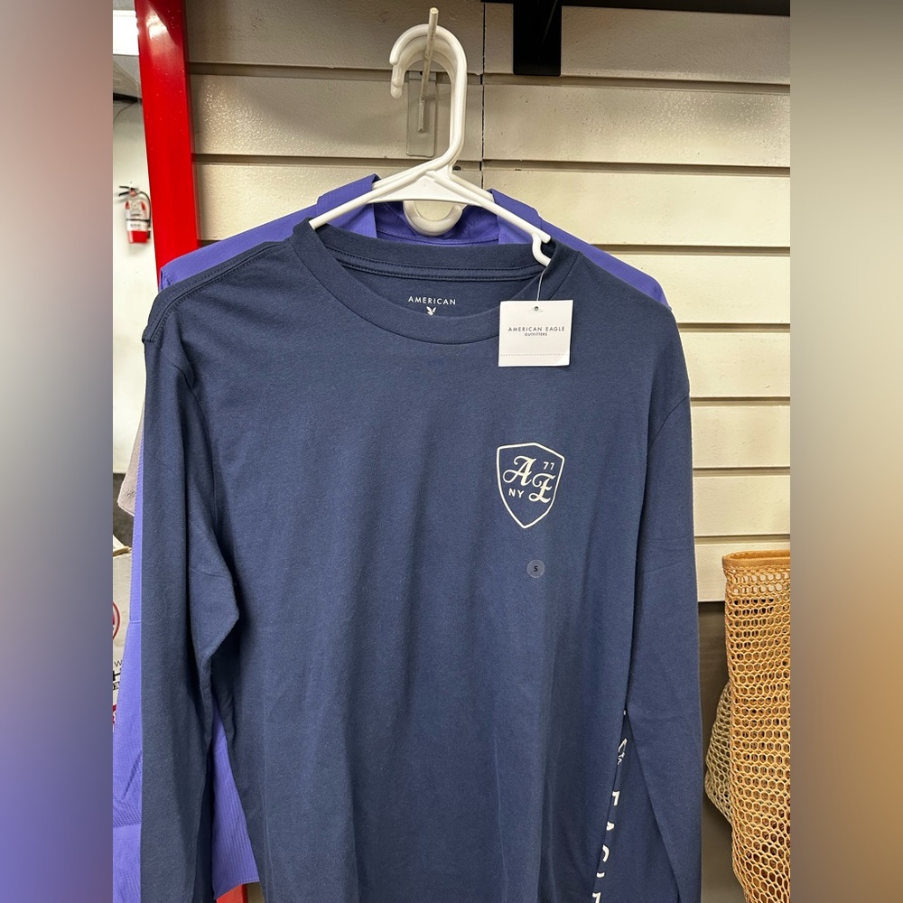 American Eagle Outfitters Blue Long Sleeve Tee